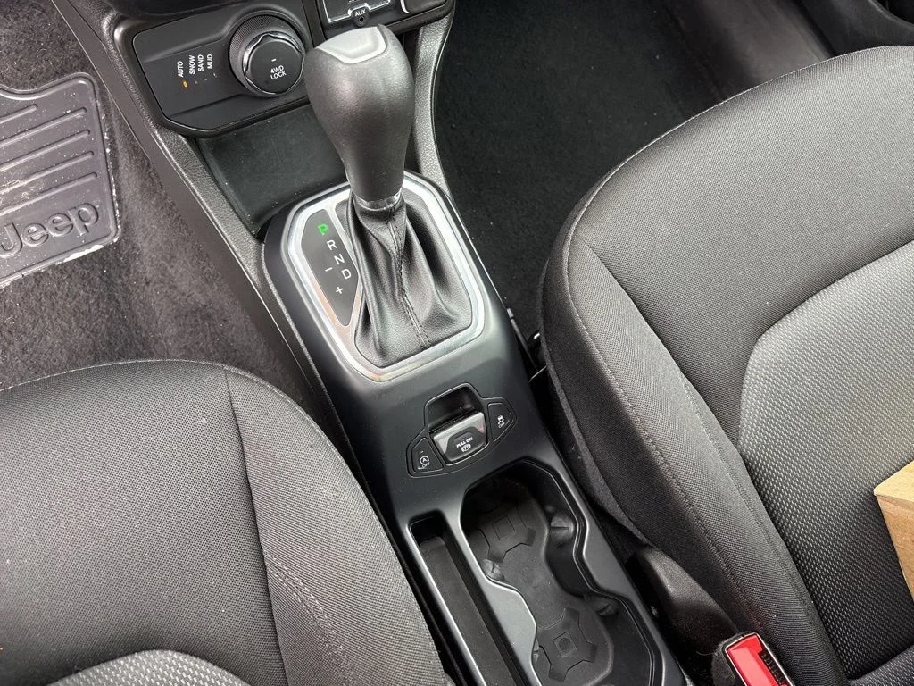 Used 2023 Black Clearcoat Jeep Latitude image 21
