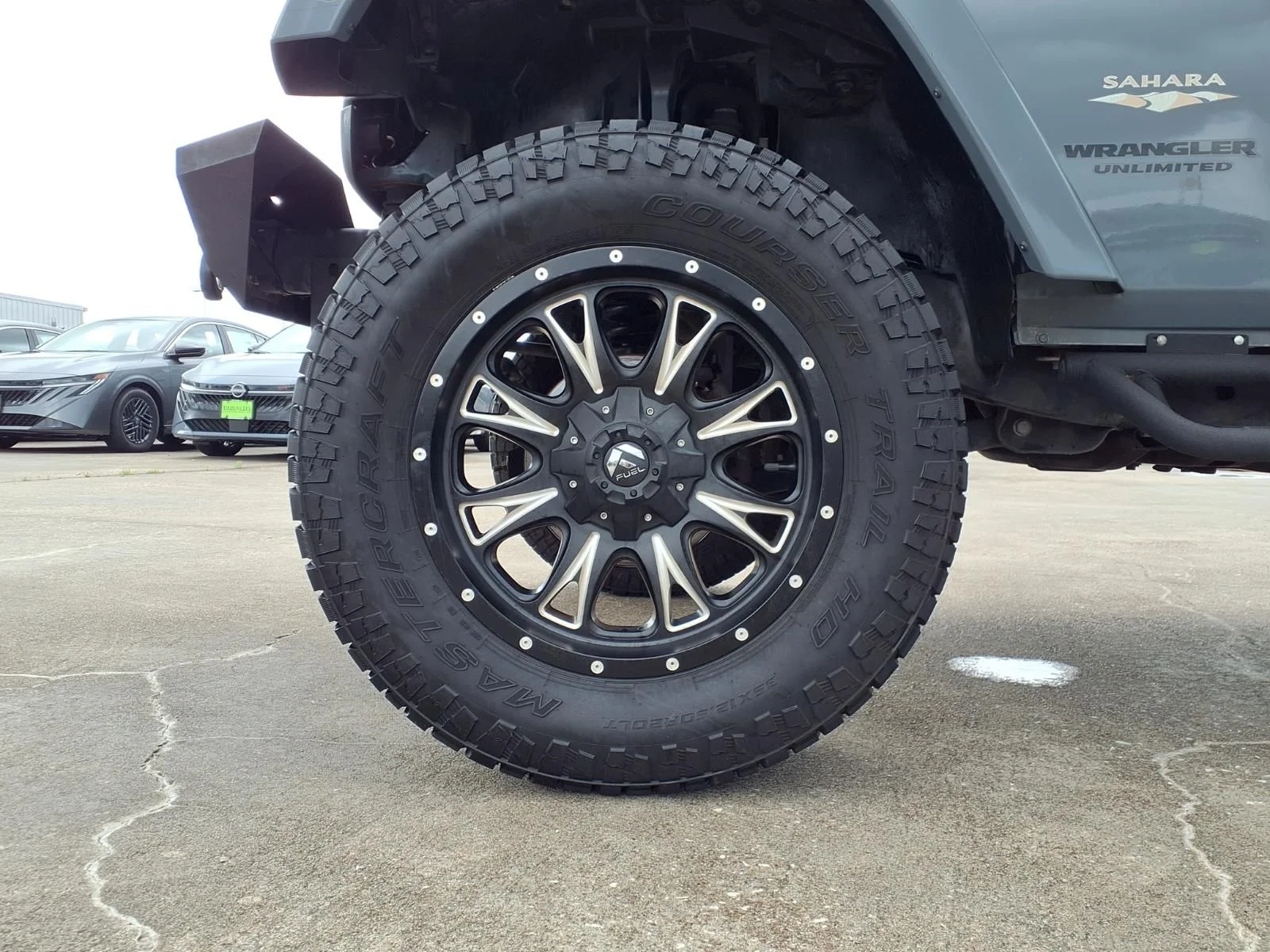 Used 2014 Gray Jeep Unlimited Sahara image 9