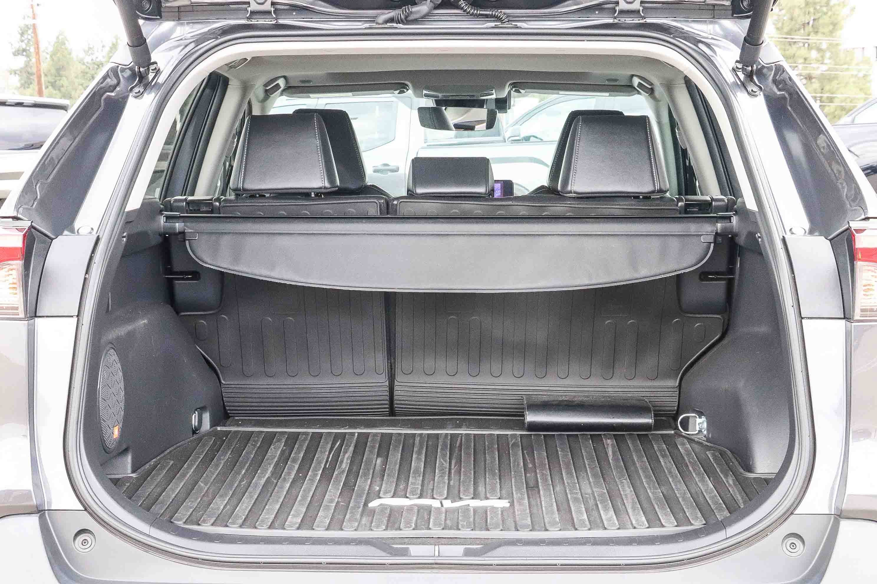 Used 2024 Magnetic Gray Metallic Toyota XLE Premium image 26