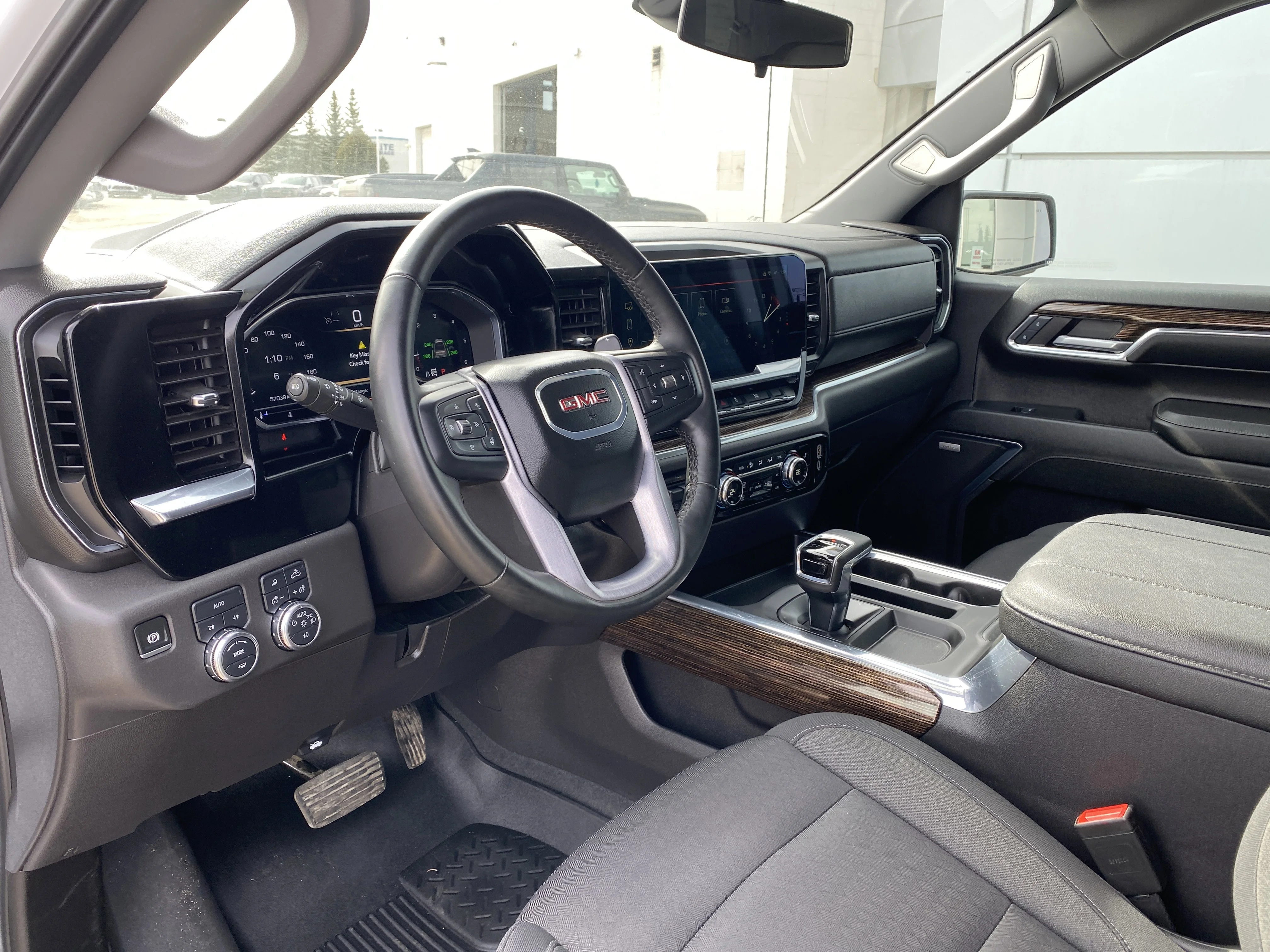 Certified Used 2024 White GMC Crew Cab Elevation * STANDARD BOX * BUCKETS * 360 CAMERA * image 9