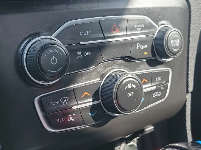 Used 2021 Black Dodge SXT image 28