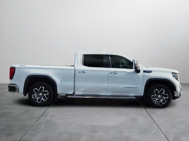 Used 2024 White GMC SLT image 5