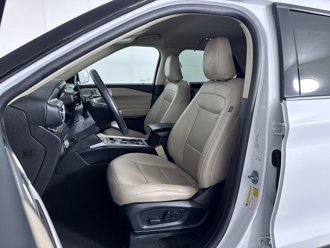 Used 2023 White Ford Limited image 14