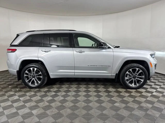 Used 2022 Silver Zynith Jeep Overland image 2