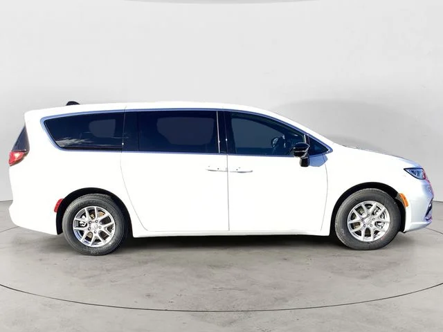 New 2026 Bright White Clearcoat Chrysler SELECT image 7