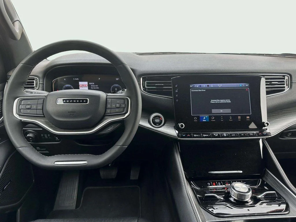 2023 Jeep Wagoneer L Series III - Photo 11