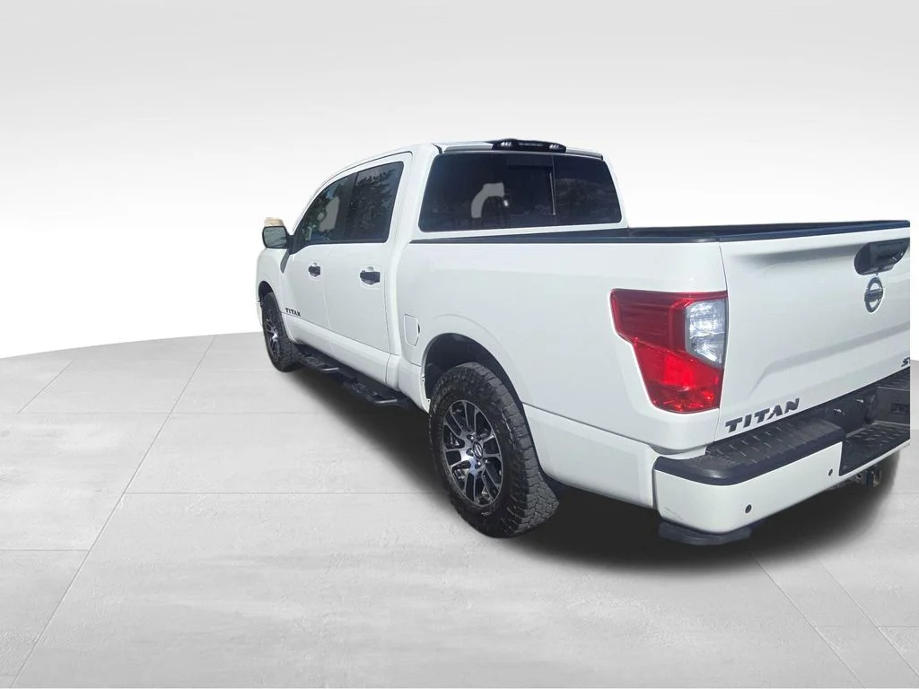 Used 2022 Glacier White Nissan SV image 13
