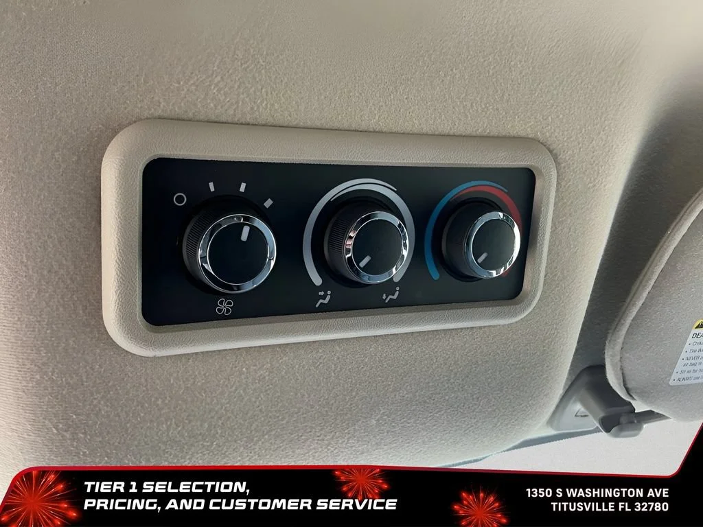 Used 2025 Summit White Chevrolet 1LT image 27