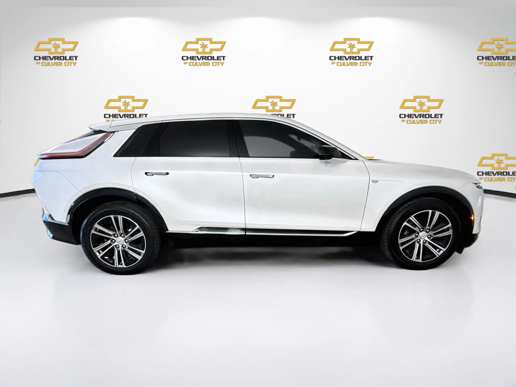 Used 2025 Crystal White Tricoat Cadillac Luxury 1 image 9