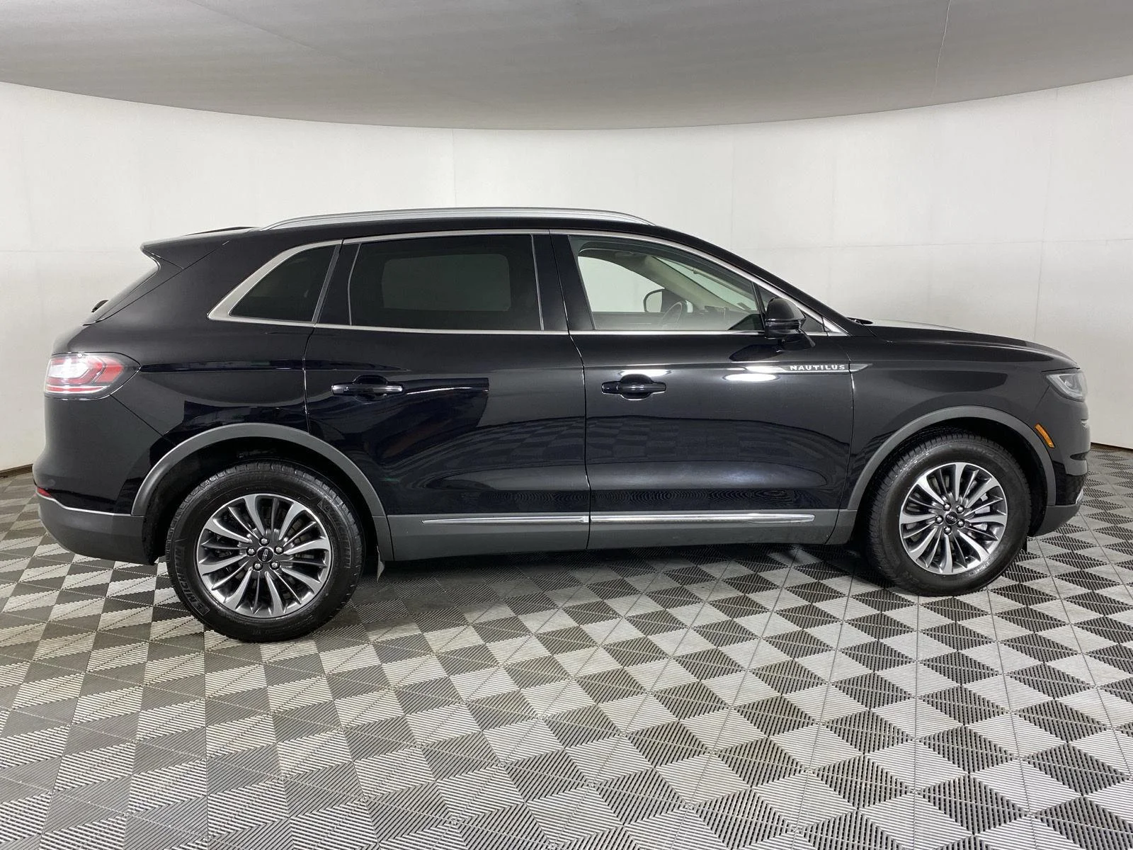Used 2023 Infinite Black Lincoln Reserve image 11