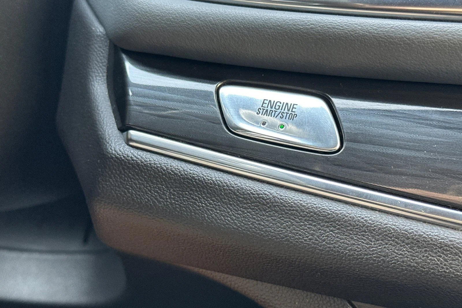 Used 2022 White Buick Essence image 22