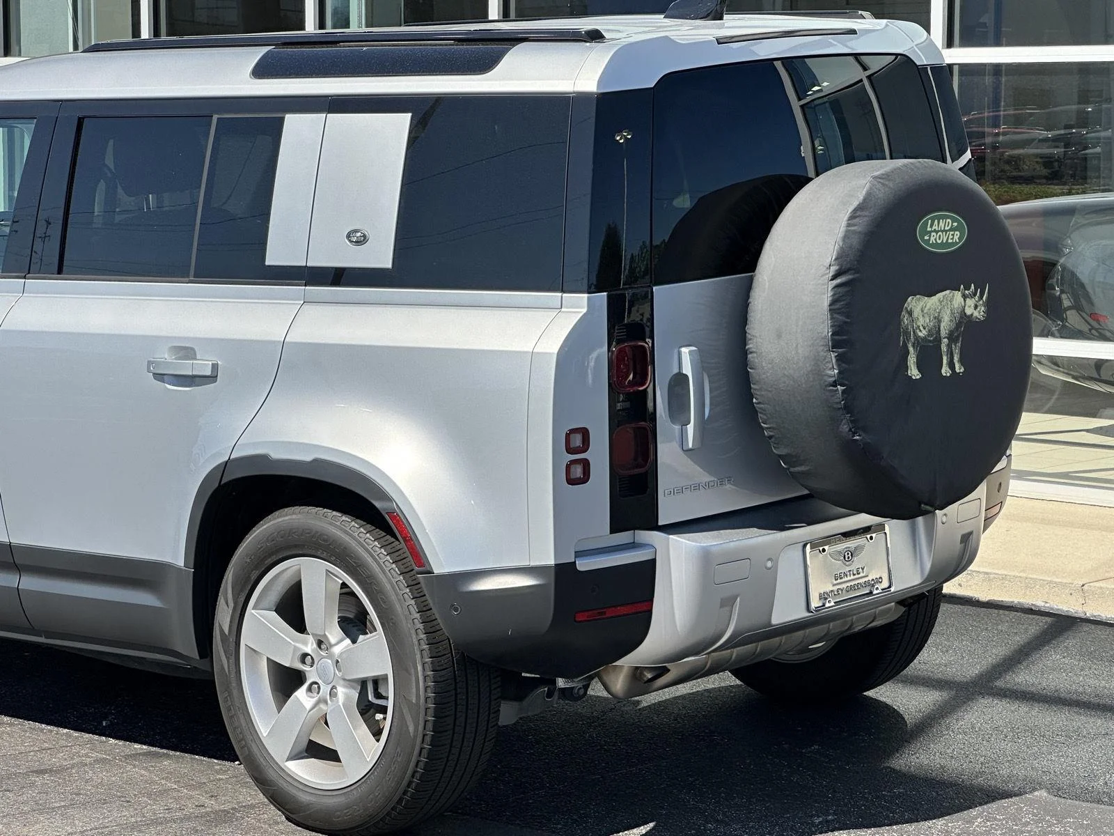 Used 2024 Hakuba Silver Metallic Land Rover S image 48