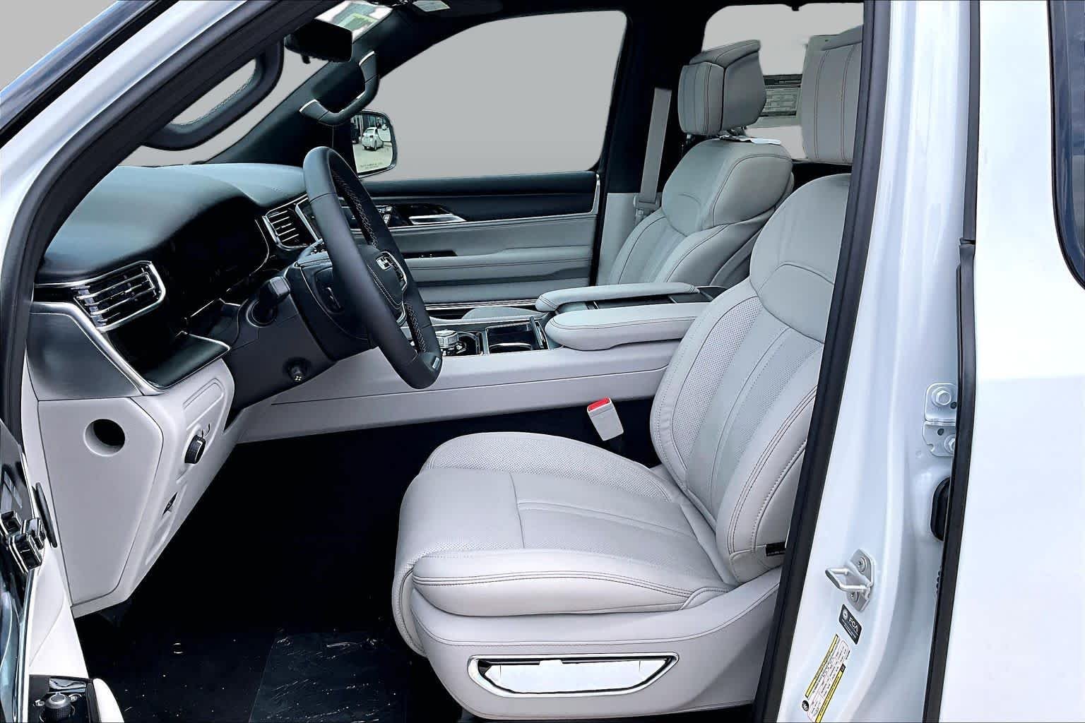 New 2026 Bright White Clear-Coat Exterior Paint Jeep Summit Obsidian image 9