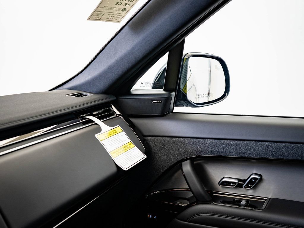 Used 2026 Santorini Black Land Rover SE image 34