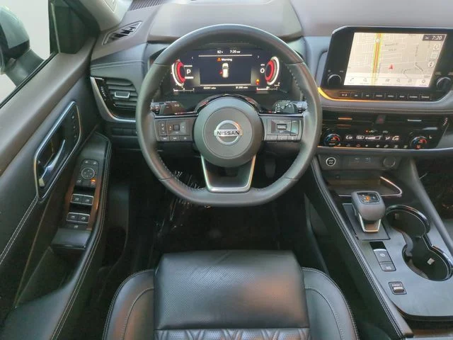Used 2021 Silver Nissan Platinum image 14