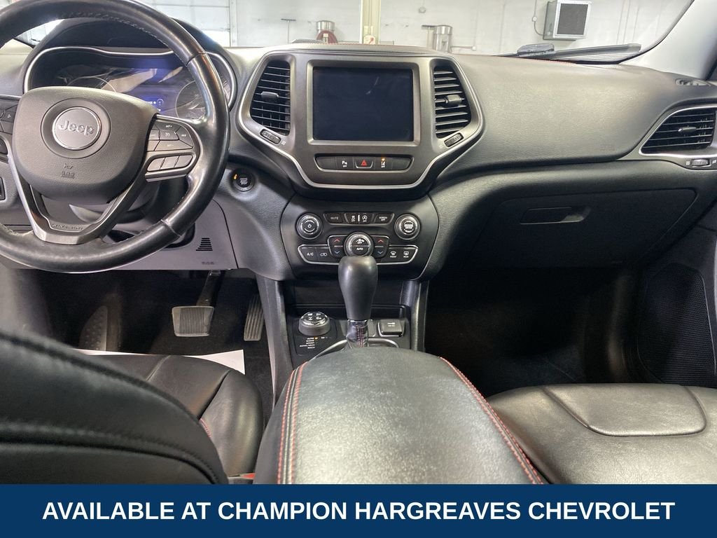 Used 2021 Diamond Black Jeep Trailhawk image 27