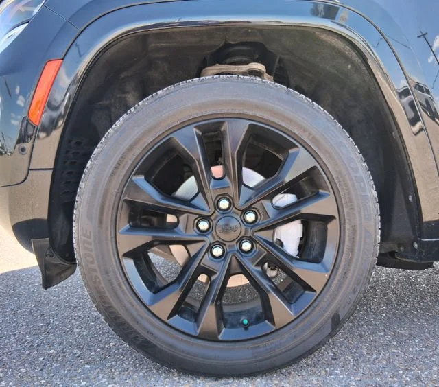 Used 2022 Black Jeep Overland image 9