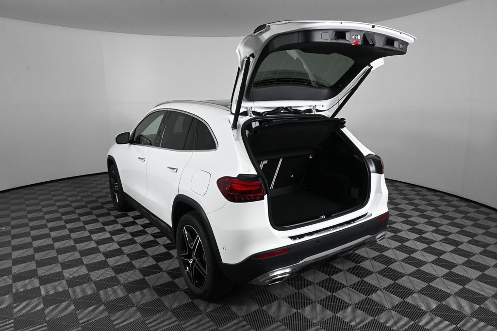 New 2026 Polar White Mercedes-Benz GLA 250 image 32