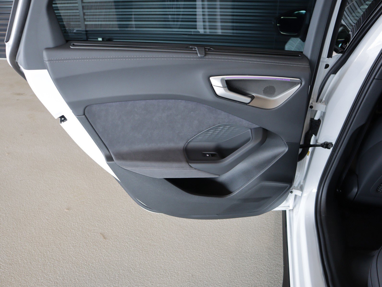 Used 2025 Glacier White Metallic Audi Premium Plus image 27