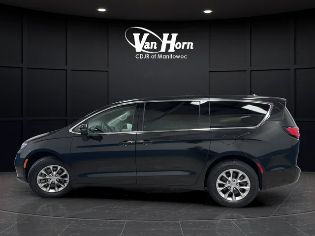 Used 2023 Brilliant Black Crystal Pearlcoat Chrysler Touring L image 4