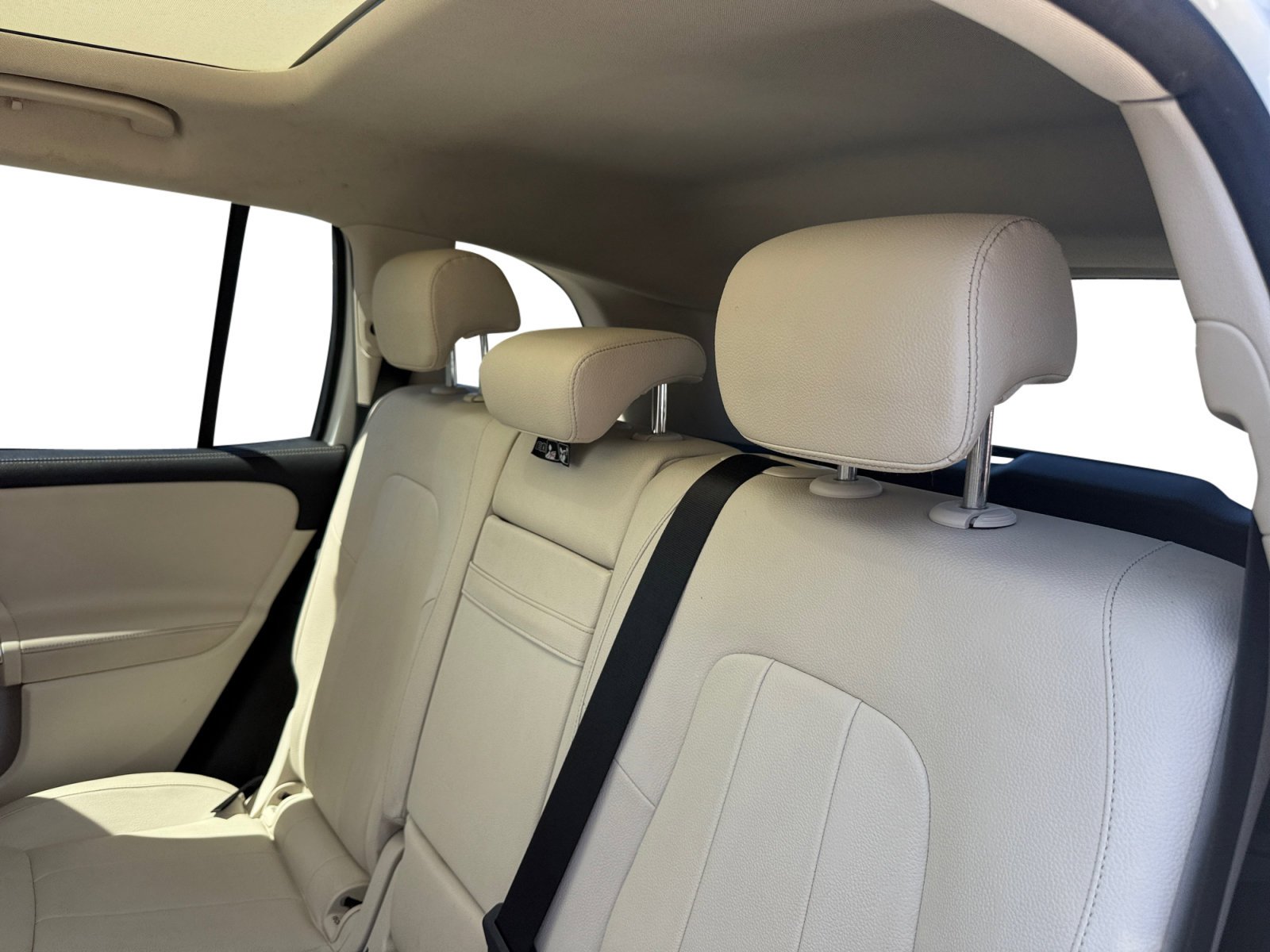 Used 2020 Polar White Mercedes-Benz GLB 250 image 16
