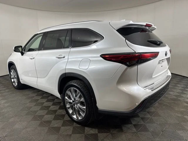 Used 2023 Wind Chill Pearl Toyota Limited image 6