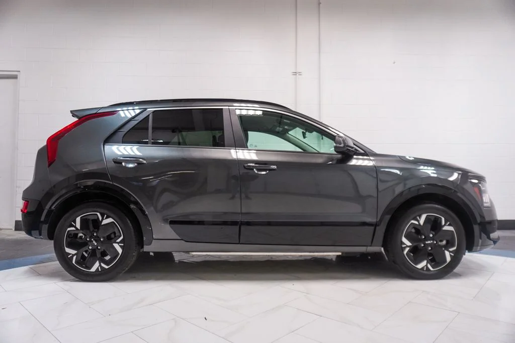 Used 2024 Gray Kia Wind image 33