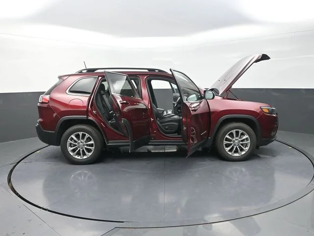 Used 2022 Red Jeep Latitude Lux image 37