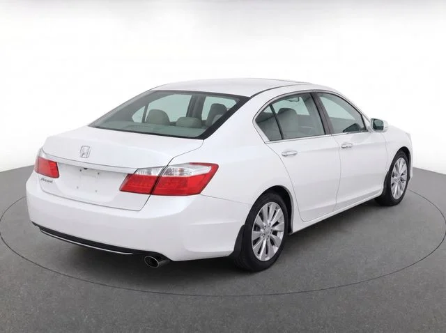 Used 2015  Honda EX-L image 5