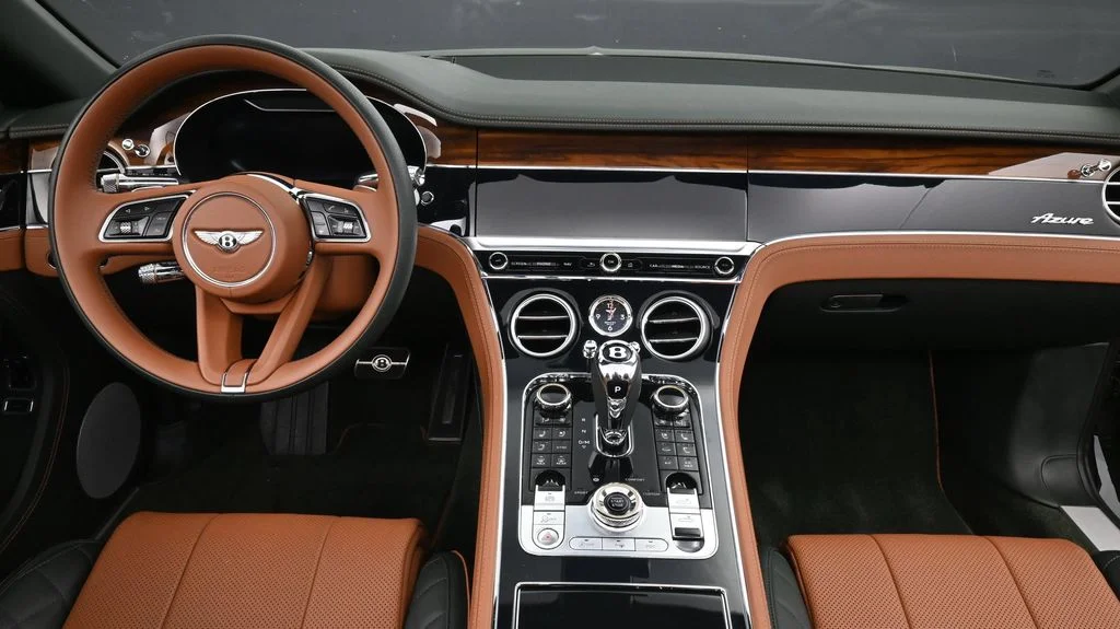 Used 2023 Green Bentley Azure image 6