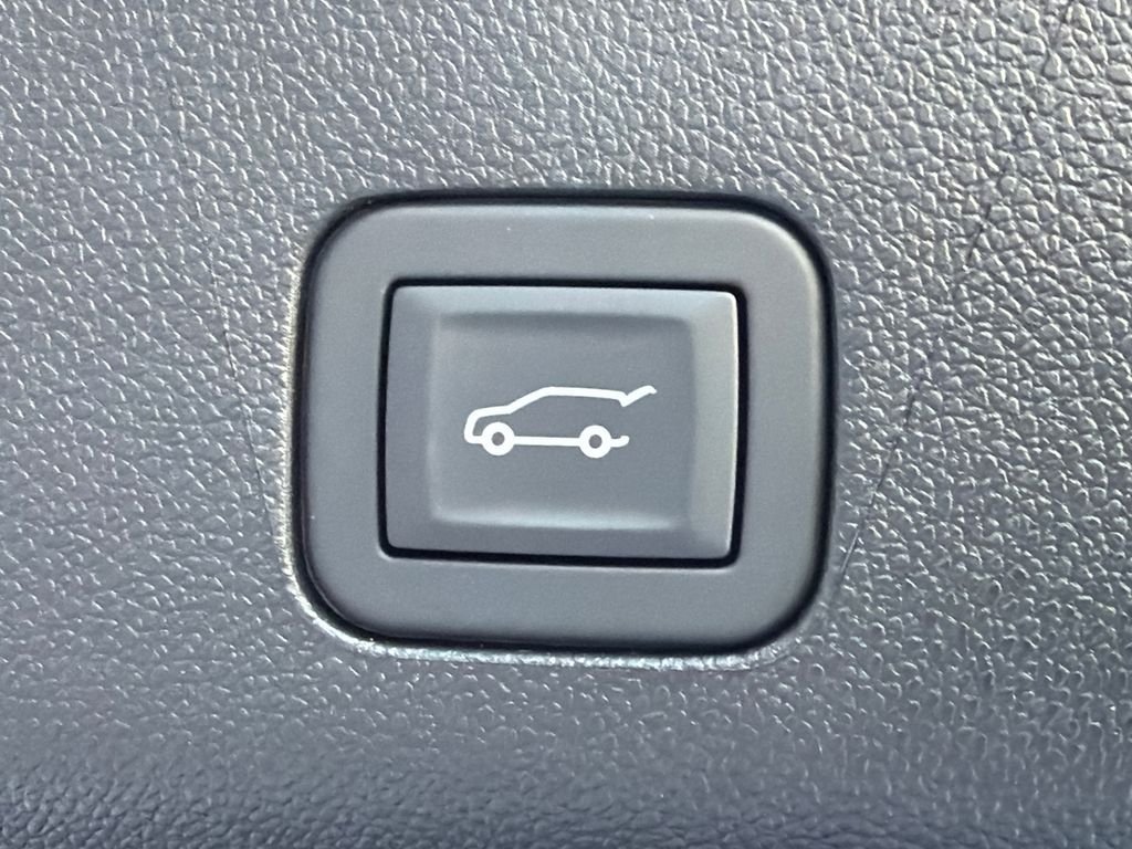 Used 2025 Beige Chevrolet High Country image 19