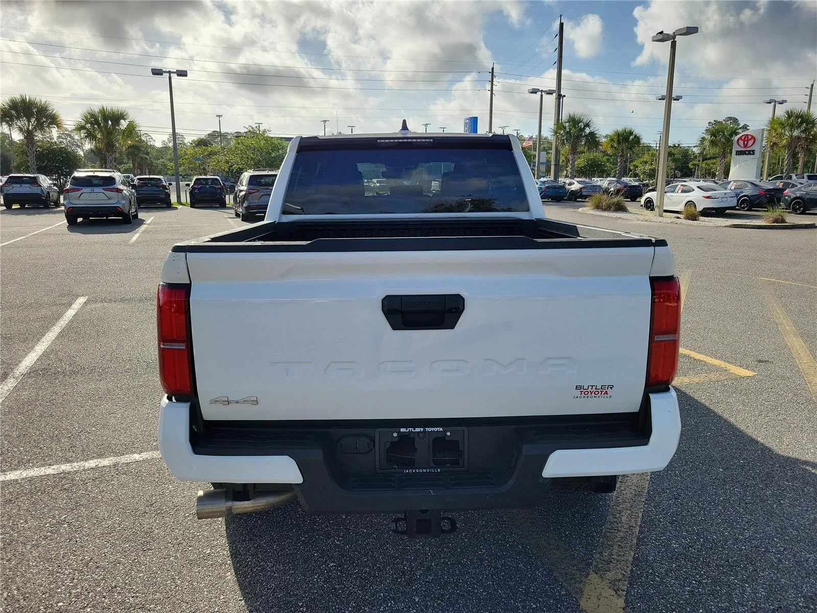 Used 2025 Ice Cap Toyota SR5 image 8