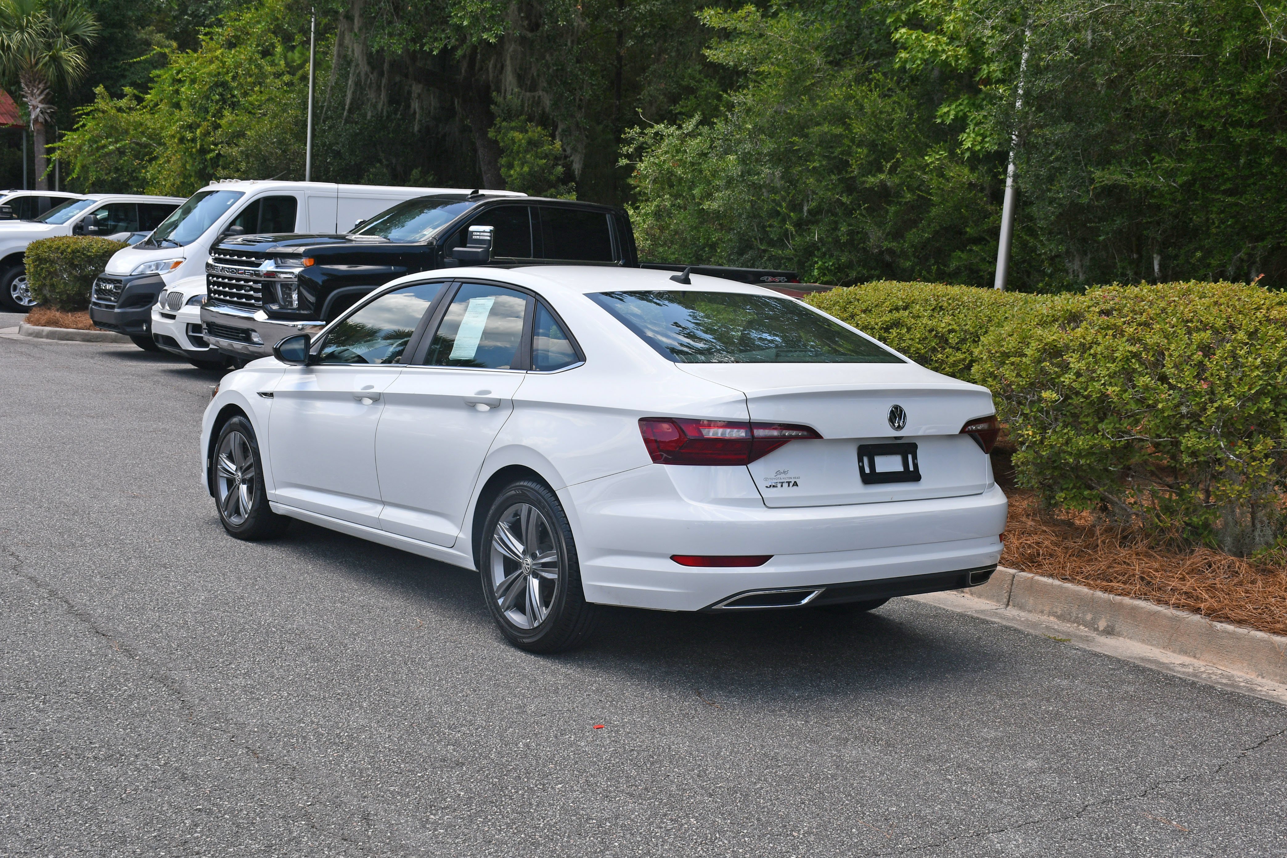 Used 2021  Volkswagen R-Line image 3