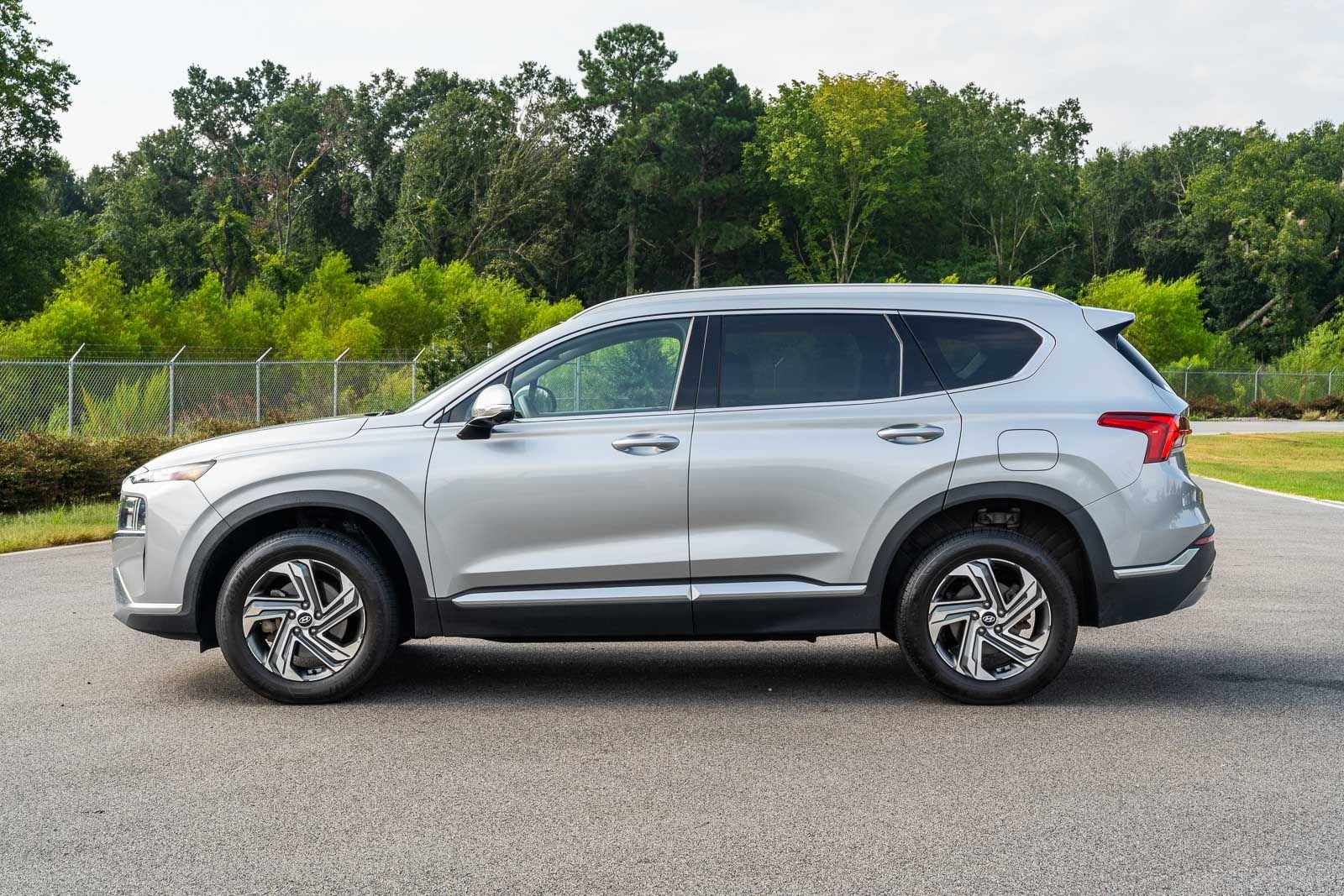 Used 2023 Silver Hyundai SEL image 4
