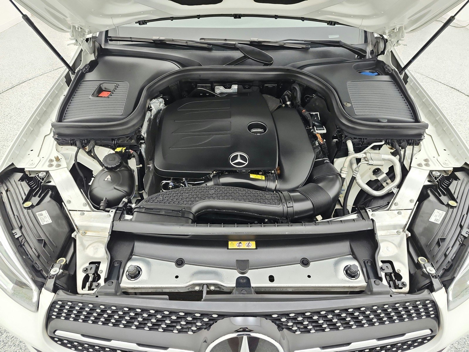 Used 2022 Polar White Mercedes-Benz GLC 300 SUV image 17
