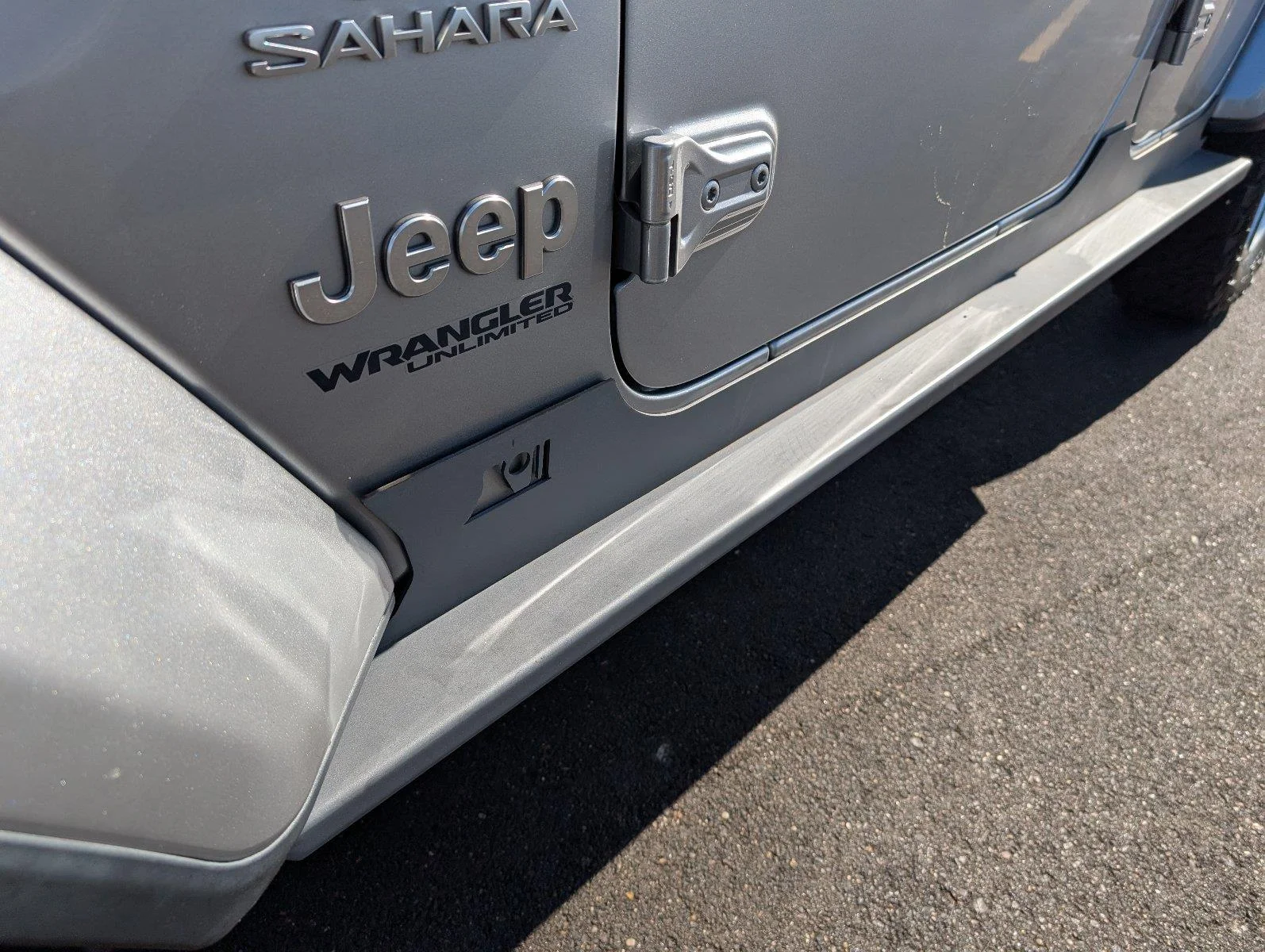 Used 2020 Billet Silver Metallic Clearcoat Jeep Sahara image 13