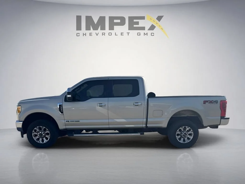 Used 2017  Ford Lariat image 2