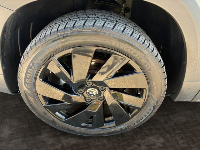 Certified Used 2024 Platinum Gray Metallic Volkswagen 1.5T SE image 9