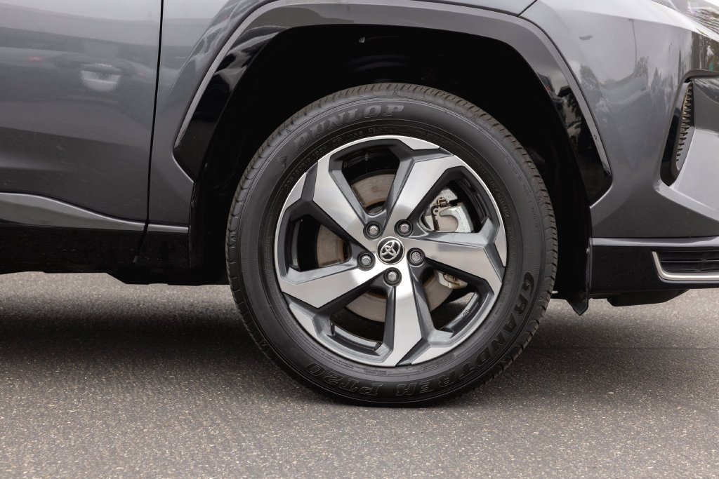 Certified Used 2025 Magnetic Gray Metallic Toyota SE image 4