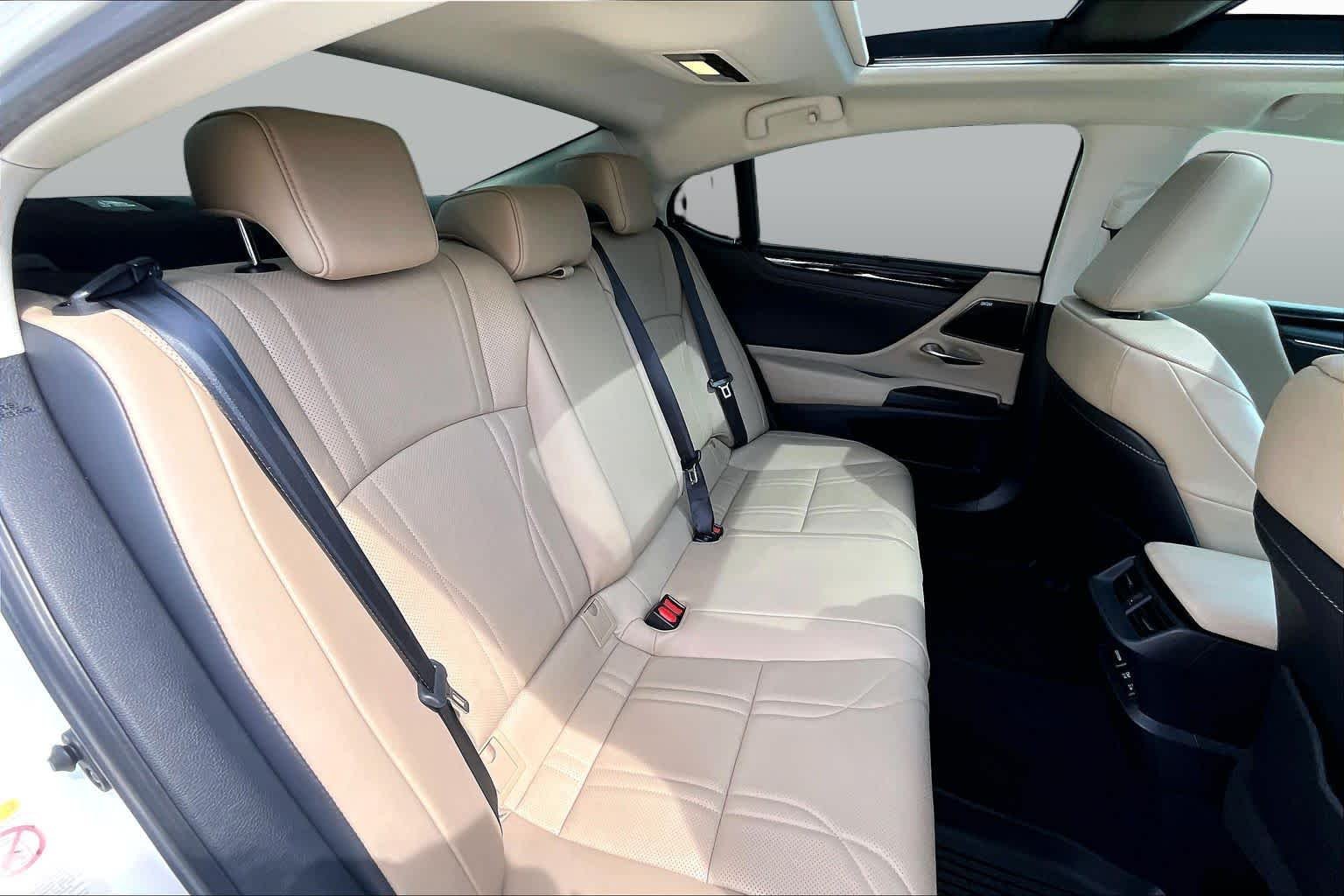 Used 2019 Eminent White Pearl Lexus Ultra Luxury image 19
