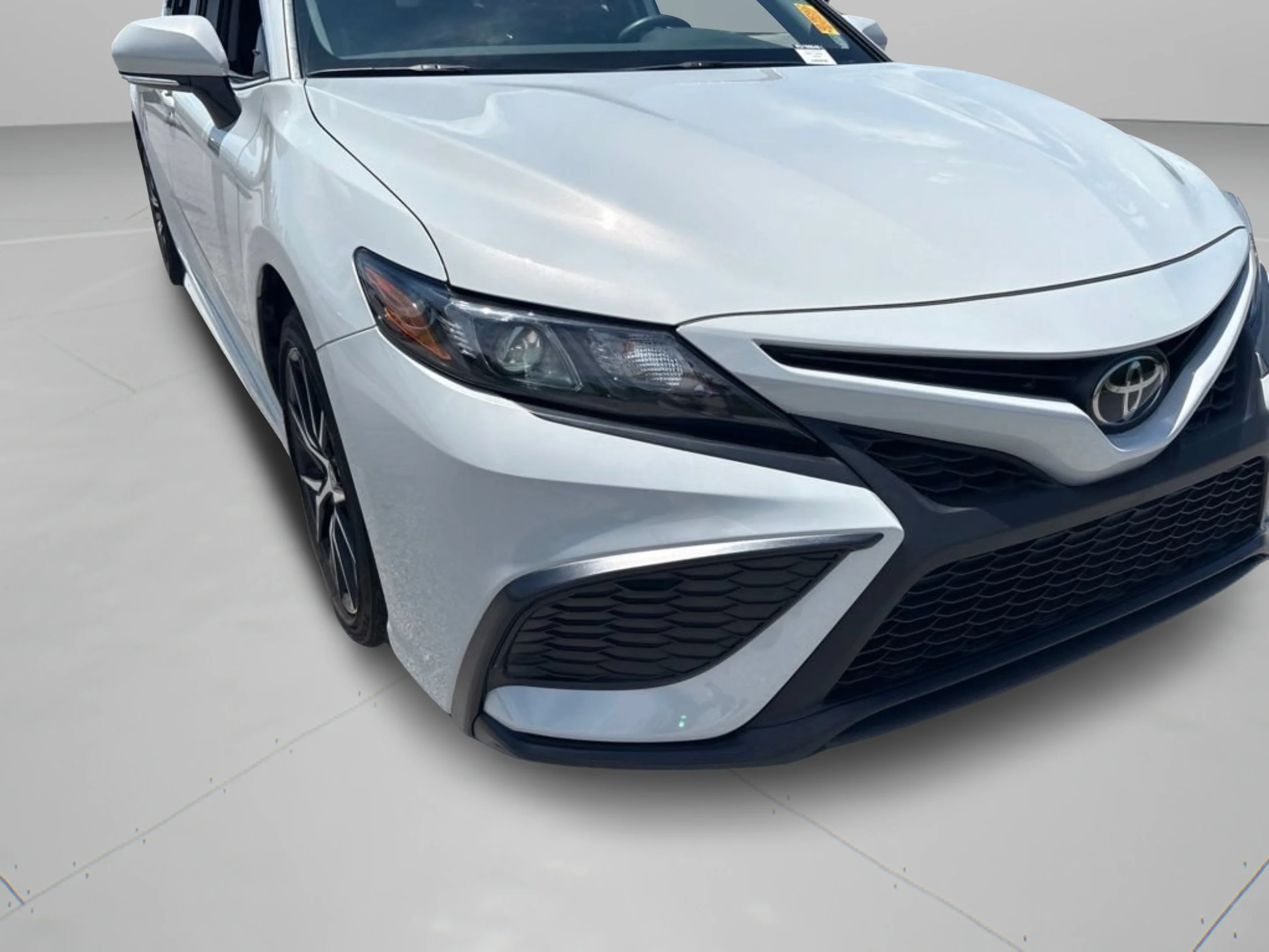 Used 2024 Ice Toyota SE image 24