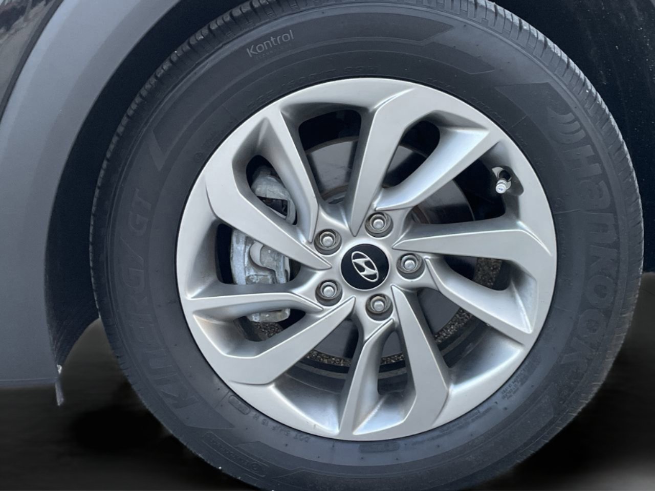 Used 2018 Black Noir Pearl Hyundai SE image 29