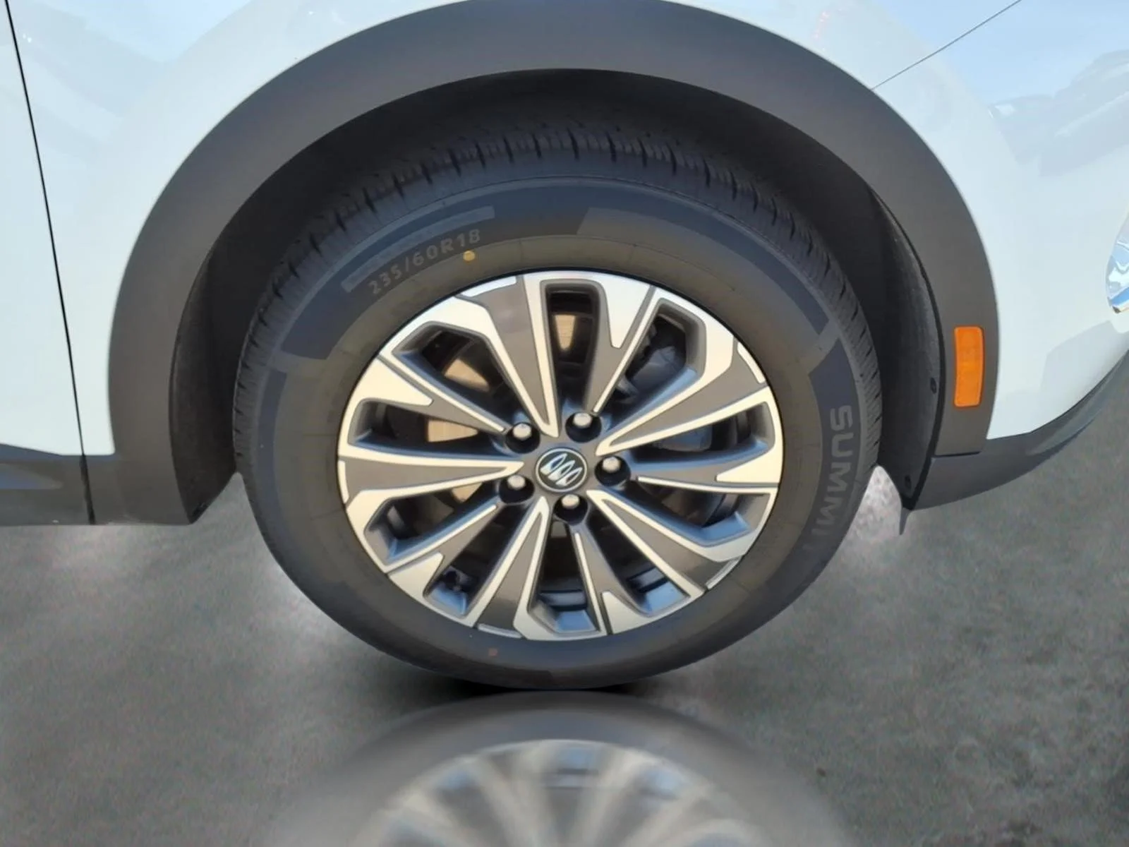 Used 2024 Summit White Gaz Buick Preferred image 10