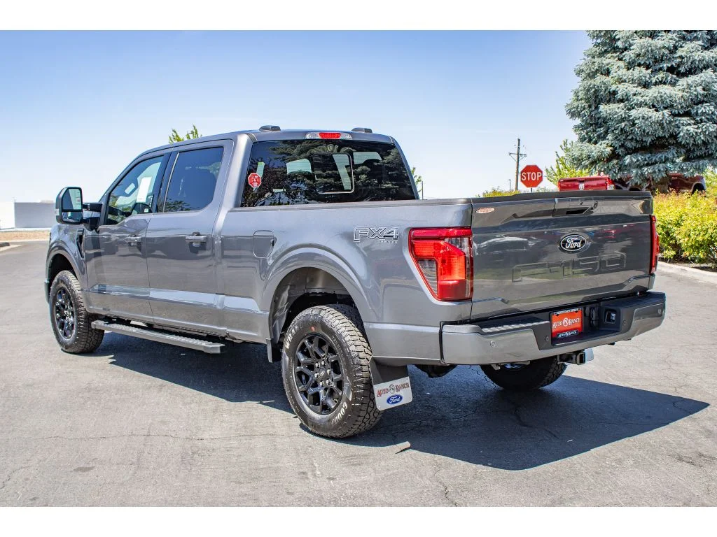 New 2026 CARBONIZED GRAY METALLIC Ford XLT image 6