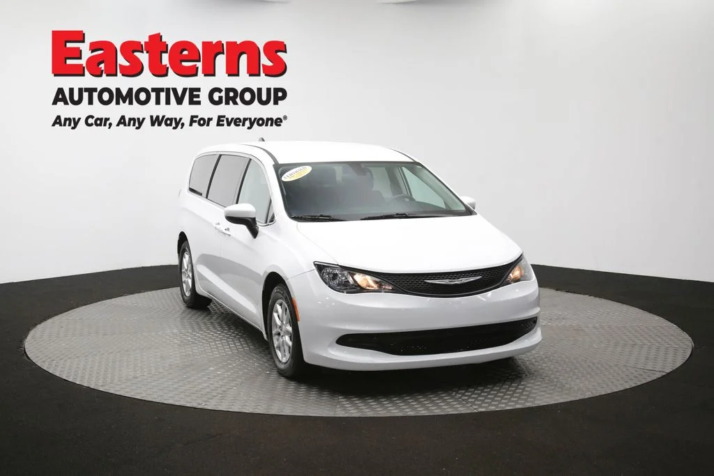 Used 2022 White Chrysler LX image 49