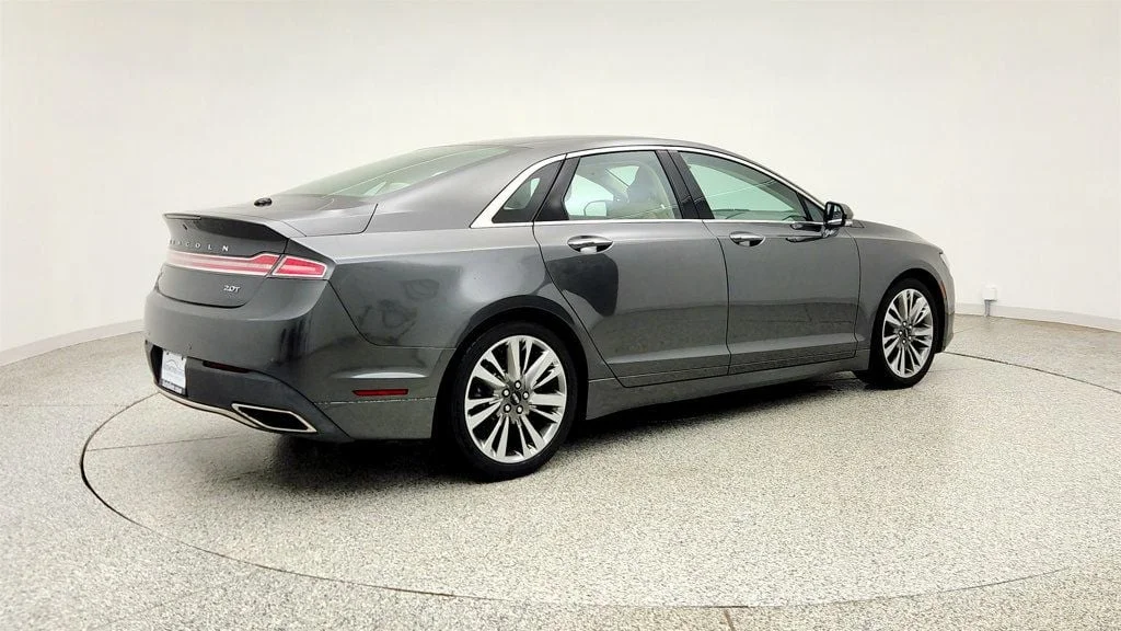 Used 2017 Magnetic Grey Metallic Lincoln Reserve FWD w/ Power Moonroof, 19