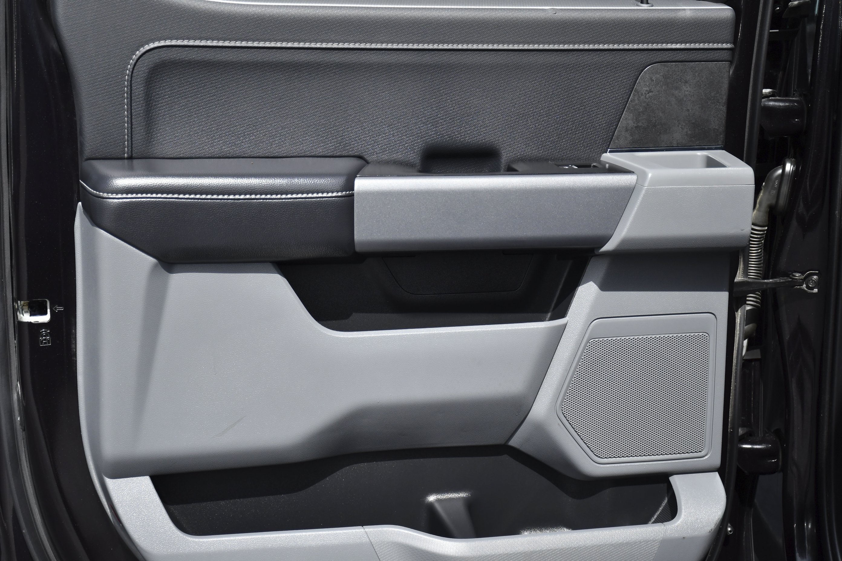 Used 2025 Black Metallic Ford XLT image 25