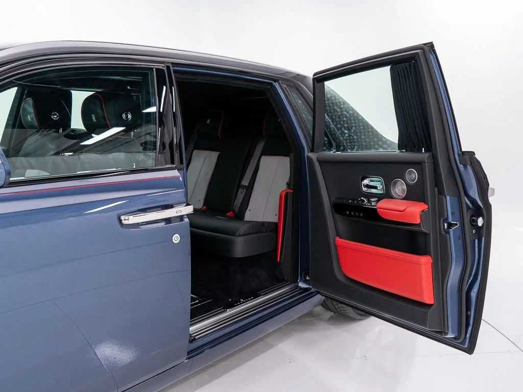 Used 2026 Black Diamond over Iguazu Blue Rolls-Royce  image 20