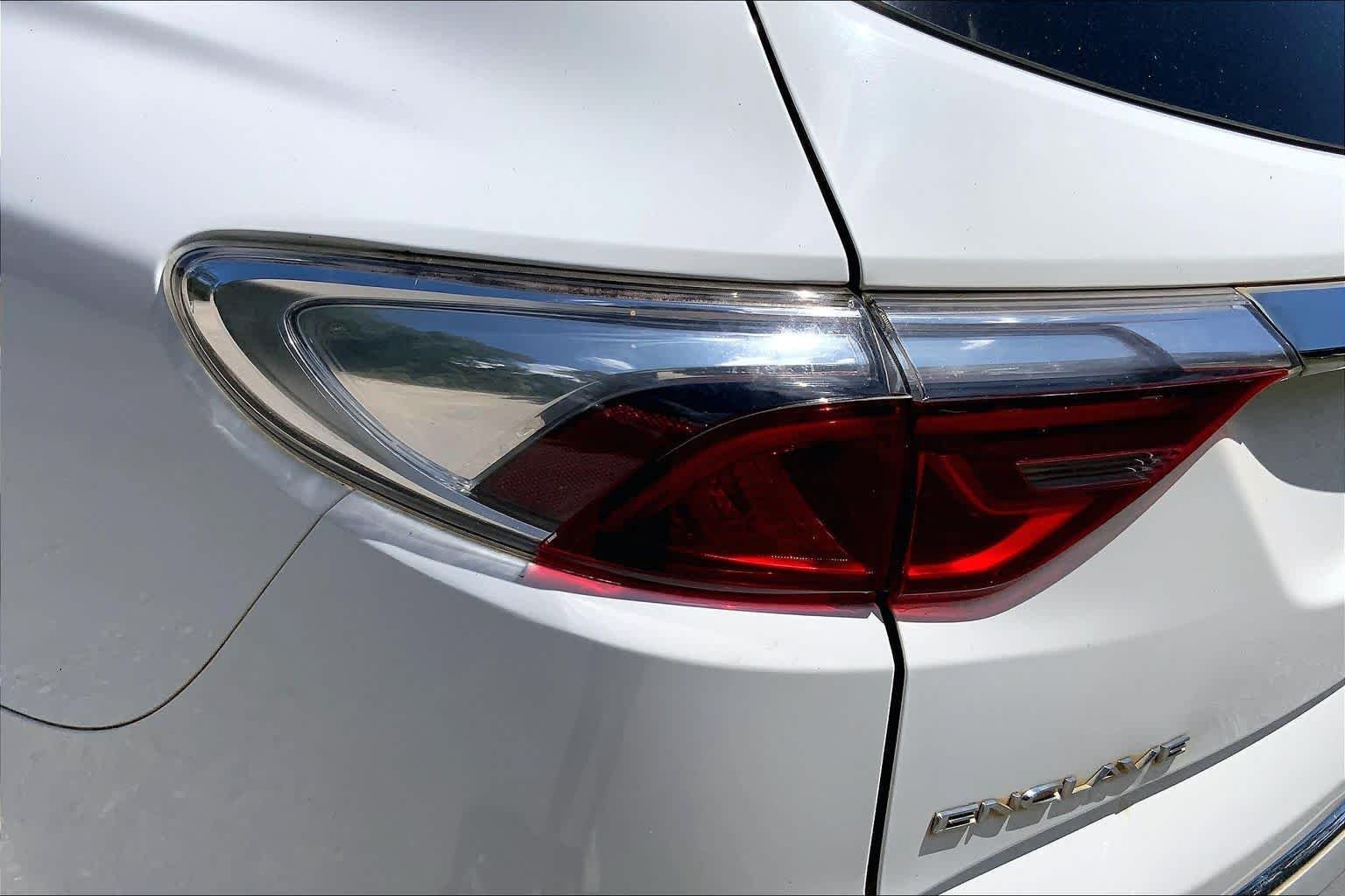 Used 2022 Summit White Buick Premium image 28