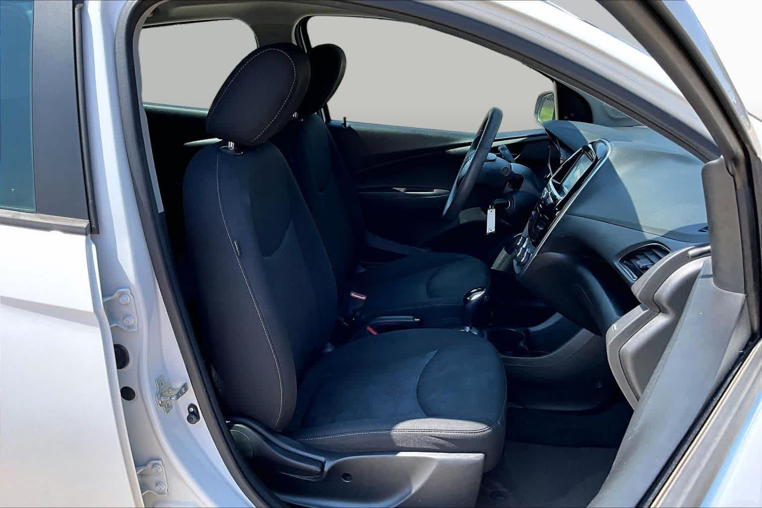 Used 2017 Summit White Chevrolet LS image 9
